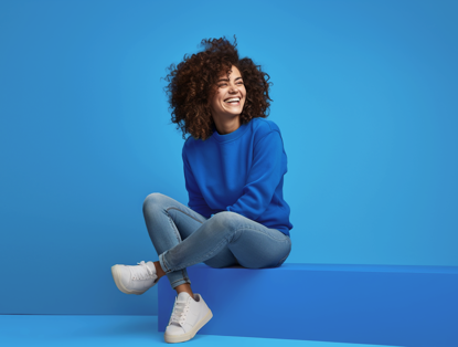 Voltlenen Spaarrekening - lachend vrouw in blauw